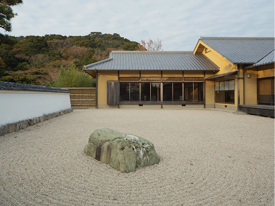 万里荘の枯山水